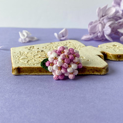 刺繍糸で編んだ紫陽花ブローチ(ピンク) 1枚目の画像