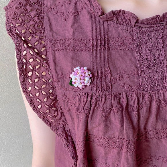 刺繍糸で編んだ紫陽花ブローチ(ピンク) 5枚目の画像