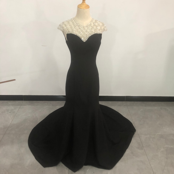上品！ キラキラのハンドビーディング イブニングドレス 黒 マーメイドライン 優雅なシルエット./音楽会/発表会 ドレス