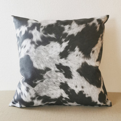 新品タグ付きY’s for living 牛柄&ベルベットクッションカバー3枚組 2枚セット】クッションカバー 45cmX45cm 【 デザインNo #12 うしがら