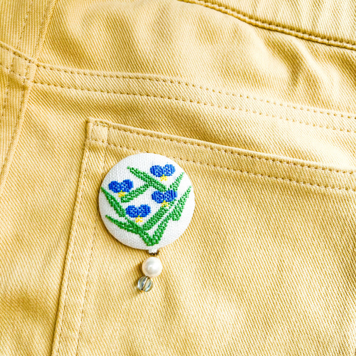 ツユクサ 露草 刺繍くるみボタンブローチ/ヘアゴム 梅雨 ブローチ der