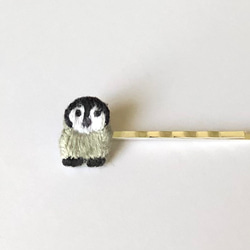 赤ちゃんペンギンの刺繍ヘアピン 3枚目の画像