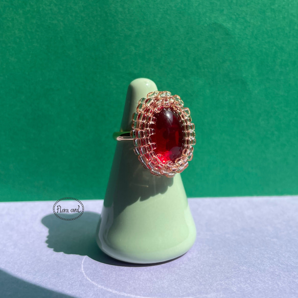 チェコガラスカボションのリング　指輪　ルビーカラー　赤　ピンク　オーバル 1枚目の画像