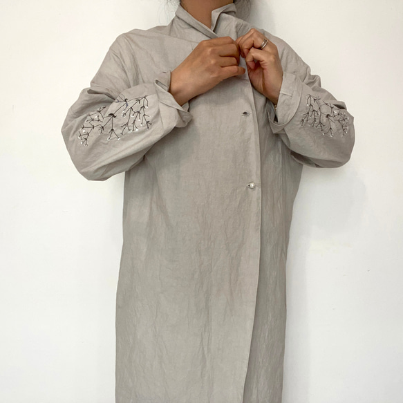 [ Ladies ] カスミソウ刺繍ライトコート -light gray- 梅雨寒軽量アウター 13枚目の画像