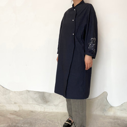[ Ladies ] カスミソウ刺繍ライトコート -dark navy- 梅雨寒軽量アウター 10枚目の画像