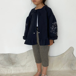 [ Kids ] カスミソウ刺繍ライトコート -dark navy- 梅雨寒軽量アウター 3枚目の画像