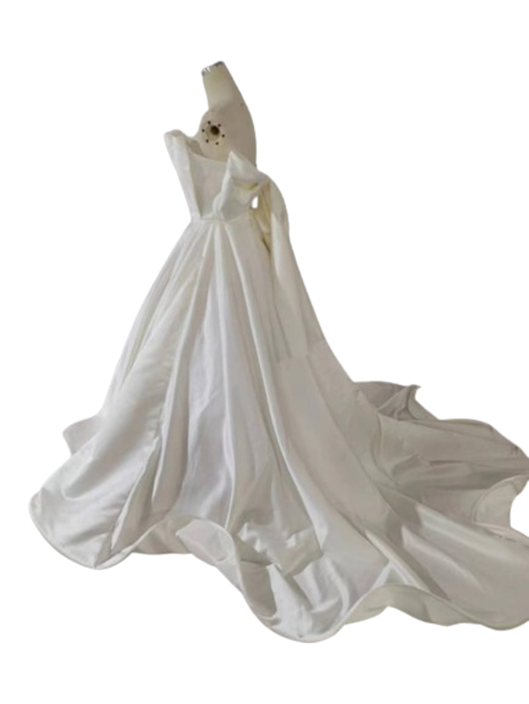 ウェディングドレス 光沢サテン ふっくら柔らかなバックリボン デザイン感  アイボリー 2枚目の画像