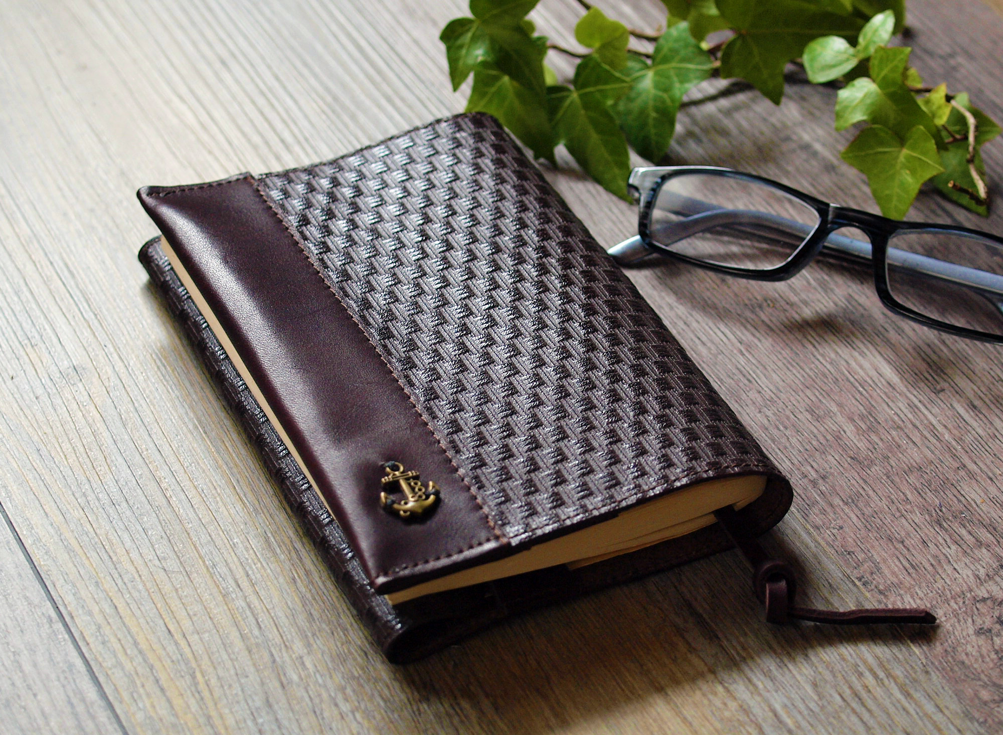 ダークチョコレートブラウン　革レザー 文庫用（A6）ブックカバー