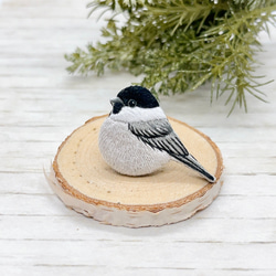 メジロ 刺繍 ブローチ （ 野鳥 鳥 小鳥 ） ブローチ mame.pii