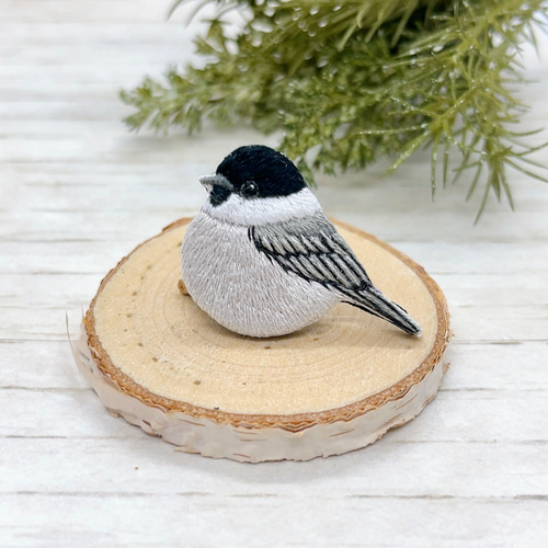 鳥刺繍ブローチ コガラ 刺繍 ブローチ（ 野鳥 鳥 小鳥 ） ブローチ mame.pii