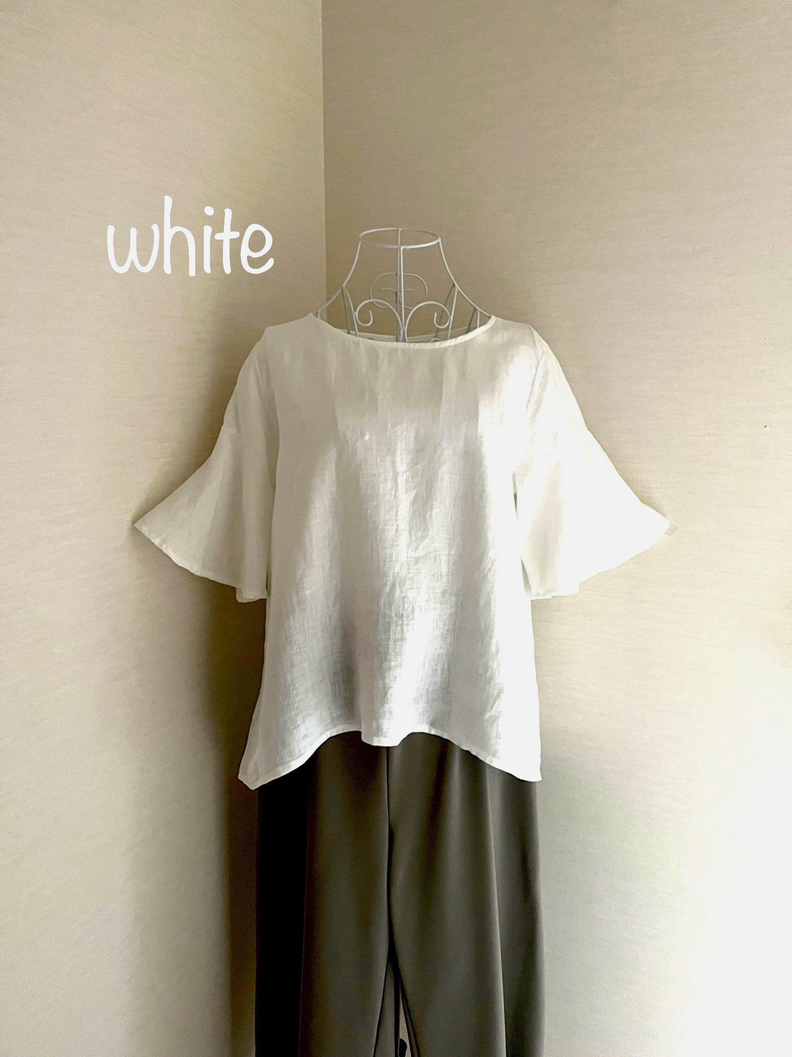 ブラウス　華やかフリル袖◇シンプルだけどラインで見せる◎ リネン3色から(見本は白)