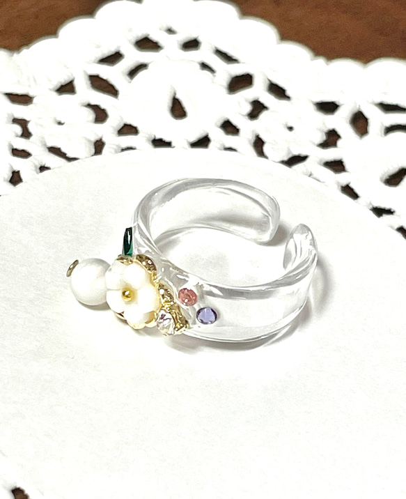 (受注作品)花と白蝶貝のクリアトゥリング　ネイルデコパーツ　ピンキーリング　足指輪 4枚目の画像