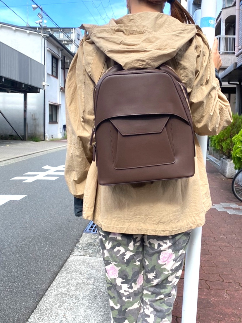 柔らかレザー2wayリュック☆ダブルファスナーでセパレート☆A4収納便利☆通勤、通学☆カフェ色