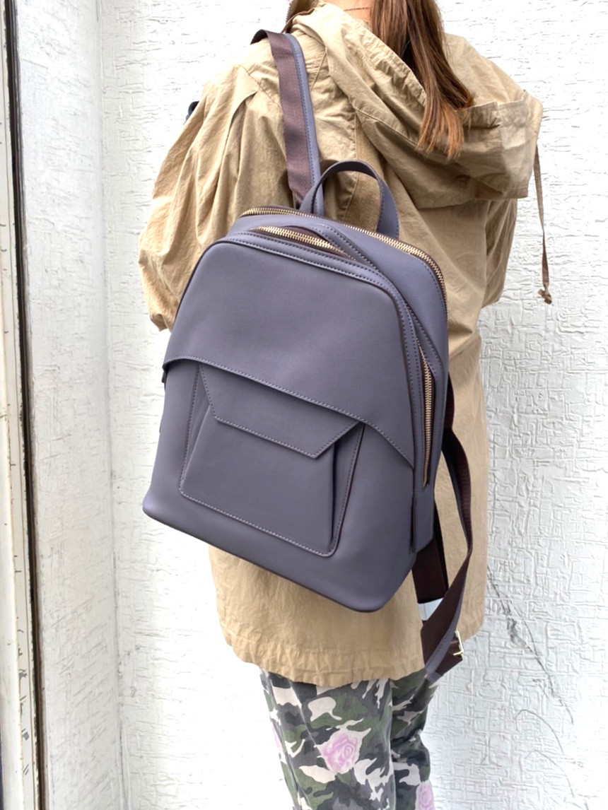 柔らかレザー2wayリュック☆ダブルファスナーでセパレート☆A4収納便利☆通勤、通学☆グレー色