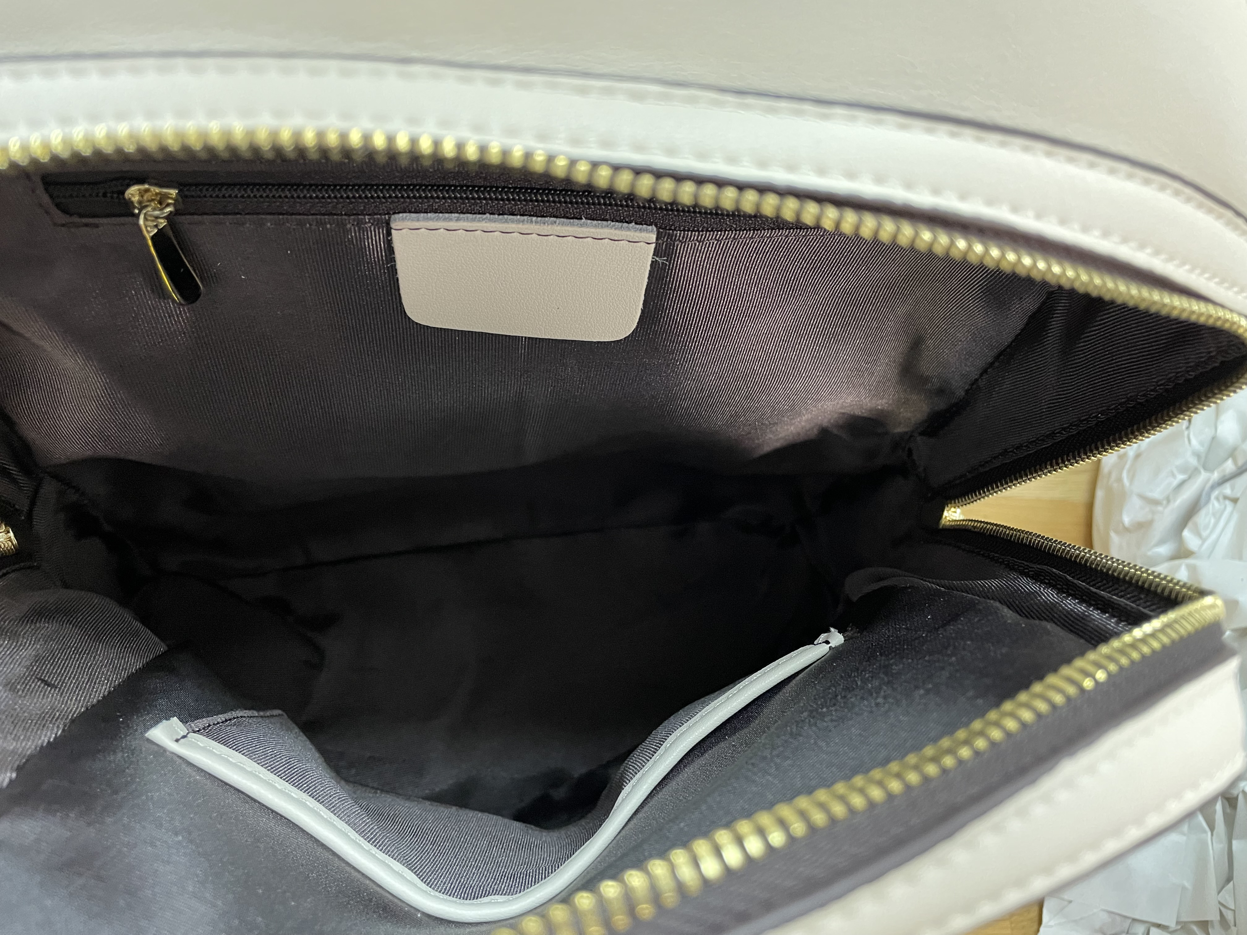 柔らかレザー2wayリュック☆ダブルファスナーでセパレート☆A4収納便利☆通勤、通学☆グレー色