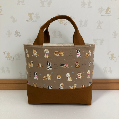 感謝価格　SALE お弁当トートバッグ　お散歩バック　人気　ハンドメイド 1196．ブサ可愛い パグちゃん柄 ランチバッグ お散歩バッグ