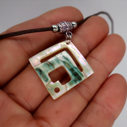 夜光貝のペンダント 3枚目の画像