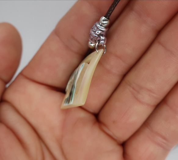 夜光貝のペンダント 4枚目の画像