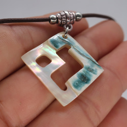 夜光貝のペンダント 3枚目の画像