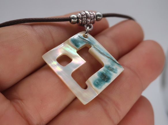 夜光貝のペンダント 3枚目の画像