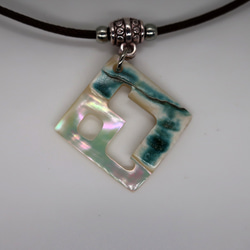 夜光貝のペンダント 1枚目の画像