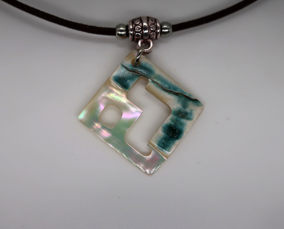 夜光貝のペンダント 1枚目の画像