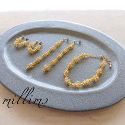 【 shizuku 】(U字型) ゴールド チタンピアス　樹脂ノンホールピアス　イヤリング　ビーズ 4枚目の画像