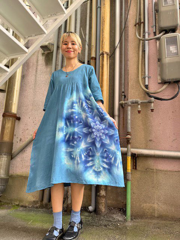 タイダイ染め　ロングワンピース　Hippies Dye最新作　 上品なティールブルーに美しいスノーフレイク HD16-5 7枚目の画像