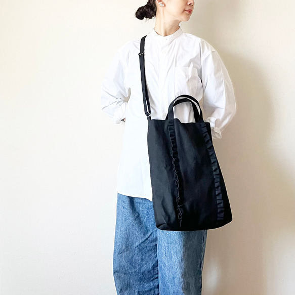 【受注生産】斜めがけ・ショルダー・手提げに！ 3way frill tote bag（ブラック） 1枚目の画像