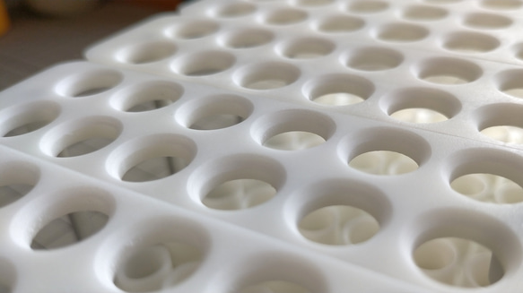 傾けたり外す事が出来る色鉛筆スタンド 60本用 11枚目の画像