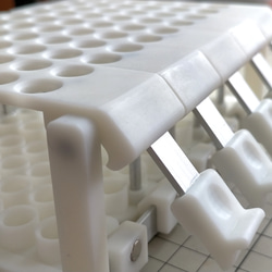 傾けたり外す事が出来る色鉛筆スタンド 60本用 8枚目の画像