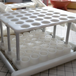 傾けたり外す事が出来る色鉛筆スタンド 60本用 9枚目の画像