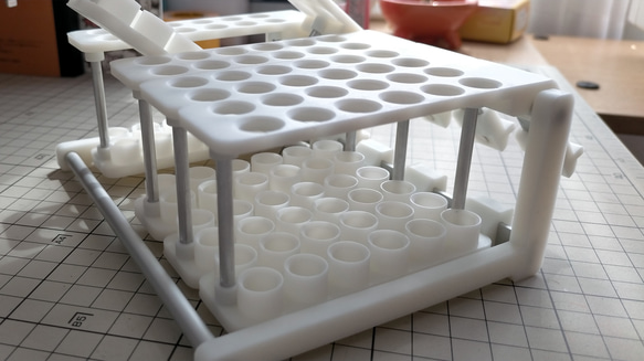 傾けたり外す事が出来る色鉛筆スタンド 60本用 9枚目の画像