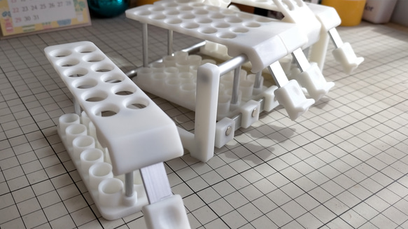 傾けたり外す事が出来る色鉛筆スタンド 60本用 10枚目の画像