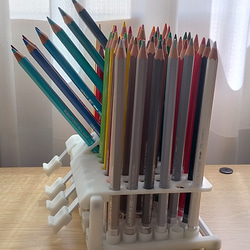 傾けたり外す事が出来る色鉛筆スタンド 60本用 6枚目の画像