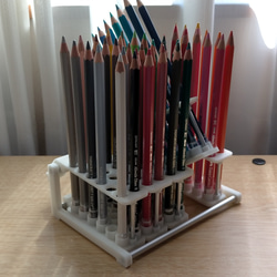 傾けたり外す事が出来る色鉛筆スタンド 60本用 4枚目の画像