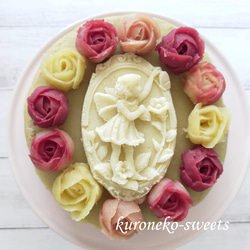 台湾カステラのフラワーケーキ（秘密の花園　薔薇×フェアリー）さつま芋スイーツのデコレーションケーキ 　グルテンフリ 1枚目の画像