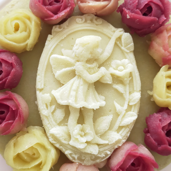 台湾カステラのフラワーケーキ（秘密の花園　薔薇×フェアリー）さつま芋スイーツのデコレーションケーキ 　グルテンフリ 2枚目の画像