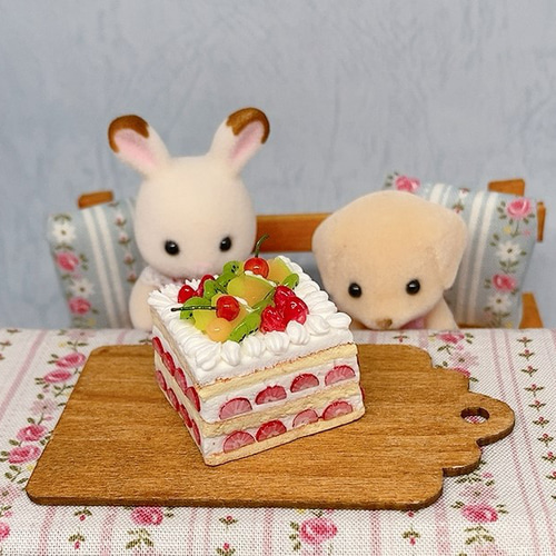 苺のケーキ ミニチュアスイーツ フェイクフード 465 - メルカリ