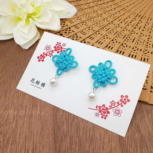 受注制作】玉房結びのピアス・イヤリング（水色・アクアブルー） 和風 