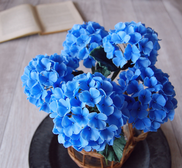 ◆粘土のお花◆ 紫陽花　ブルー　籐　フラワーピッチャーに飾って…A678 5枚目の画像