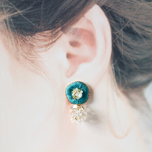 チェコファルファーレ×花のビーズ刺繍ピアス・イヤリング 