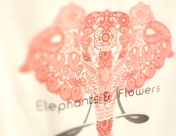 【M】5.6オンス:ヘビーウエイトプリントTシャツ　elephants and flowers 1枚目の画像