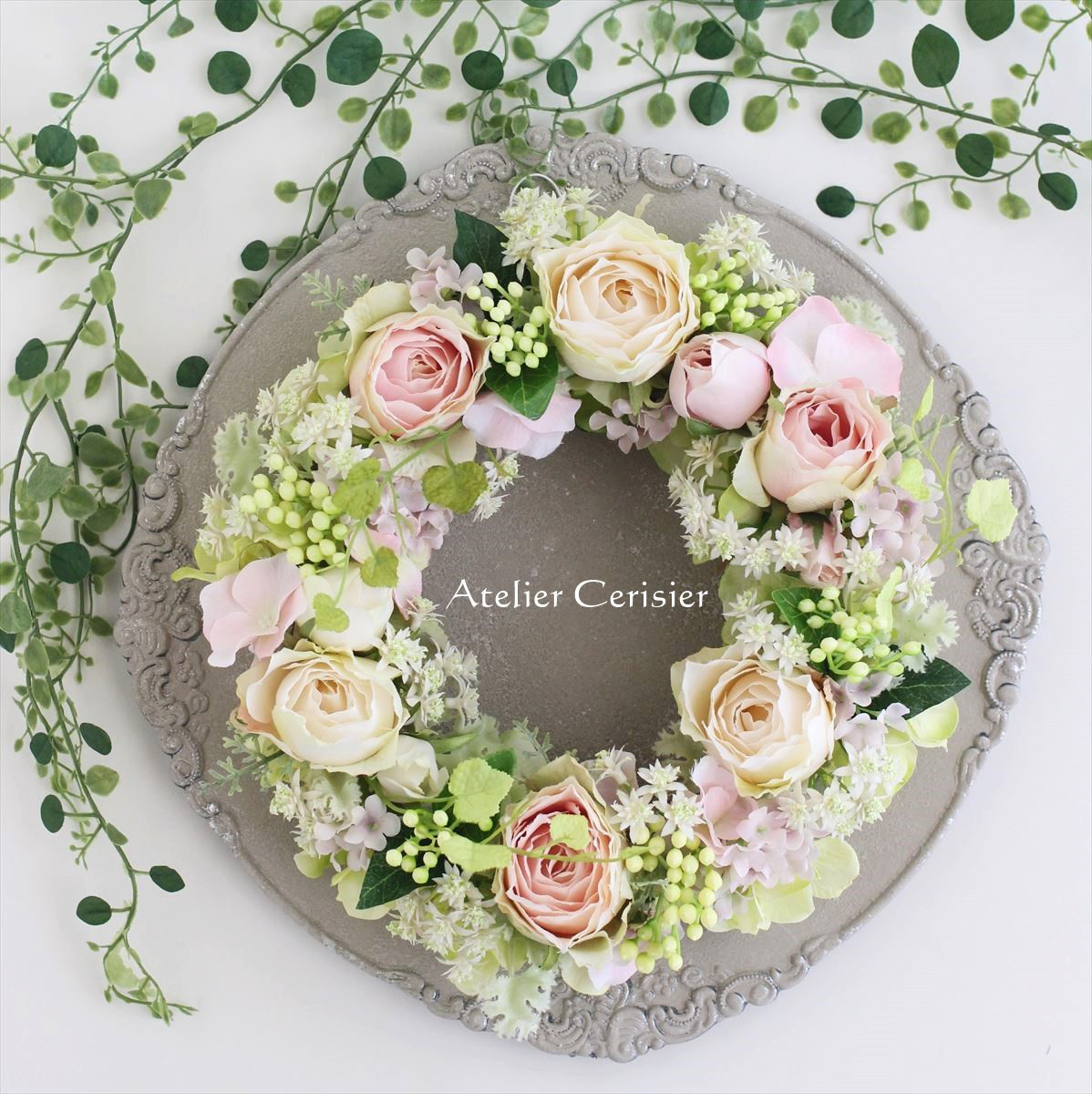 ☆ローズ フラワーリース＜アーティフィシャルフラワー＞ペールピンク ２５センチ