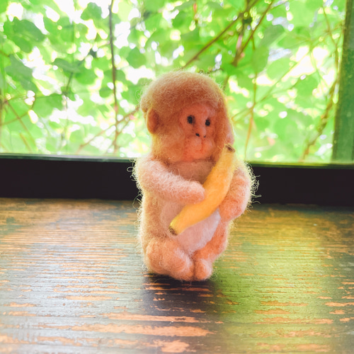 羊毛フェルト】バナナを持っているのに物欲しげな顔のおサルさん
