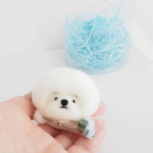 【訂製】Mayu Bichon Frize呈現淺藍色花朵。羊毛氈 第4張的照片