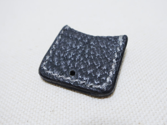 スタッズキーカバー シャークスキン サメ革 手縫 レザークラフト 革小物 鍵カバー ハンドメイド 限定品 新品未使用 3枚目の画像