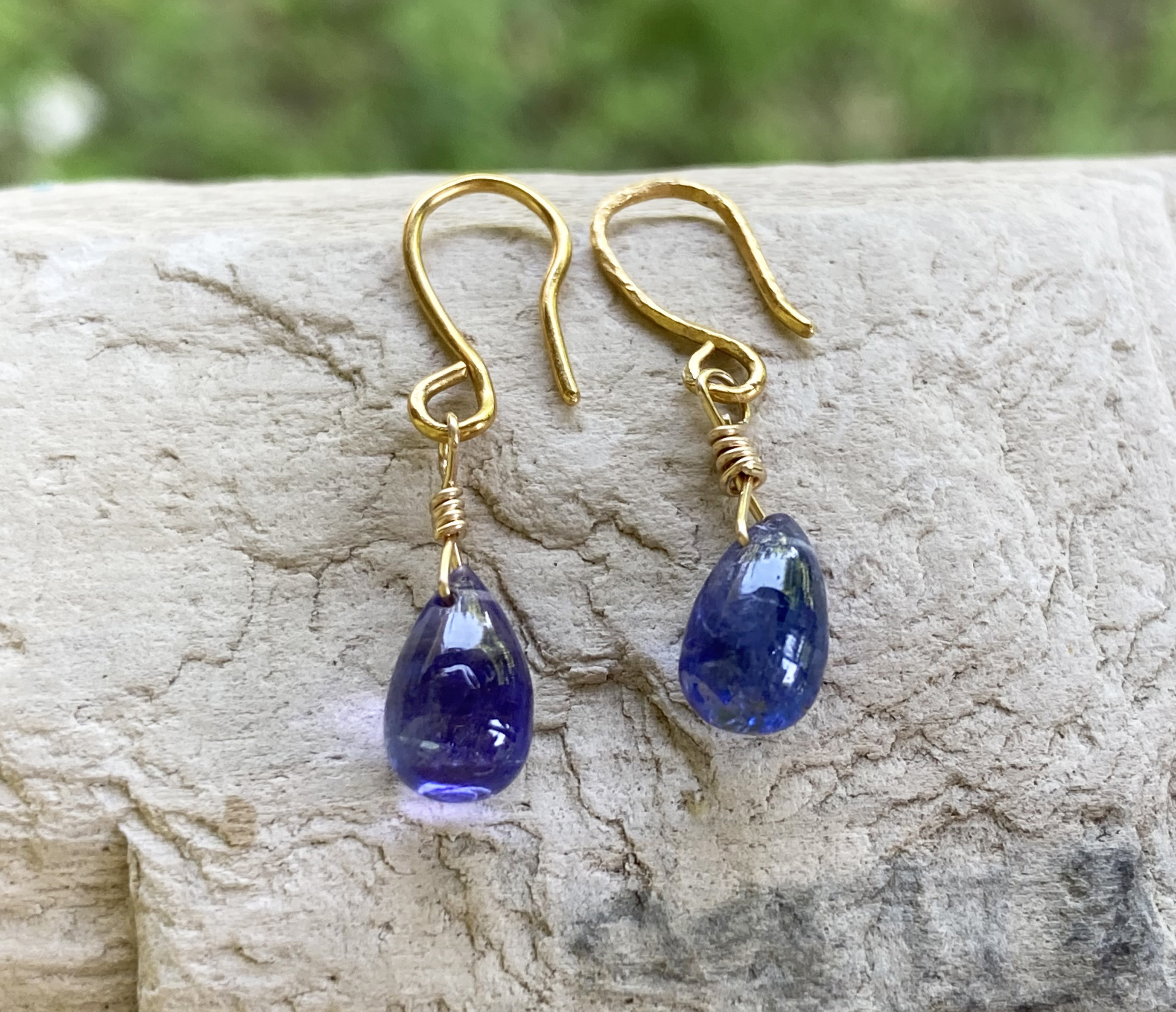 K24◇天然タンザナイト・フックピアス