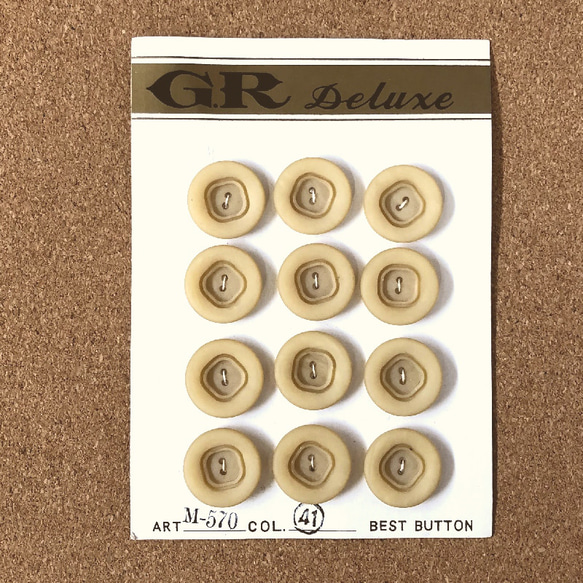 【SALE】 ボタン シート レトロ シートボタン 1シート サークル ベージュ 二つ穴 ab-023 1枚目の画像