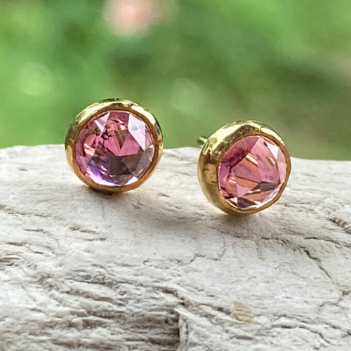 K24◇ローズカット天然ピンクトルマリン◇スタッドピアス(片耳分